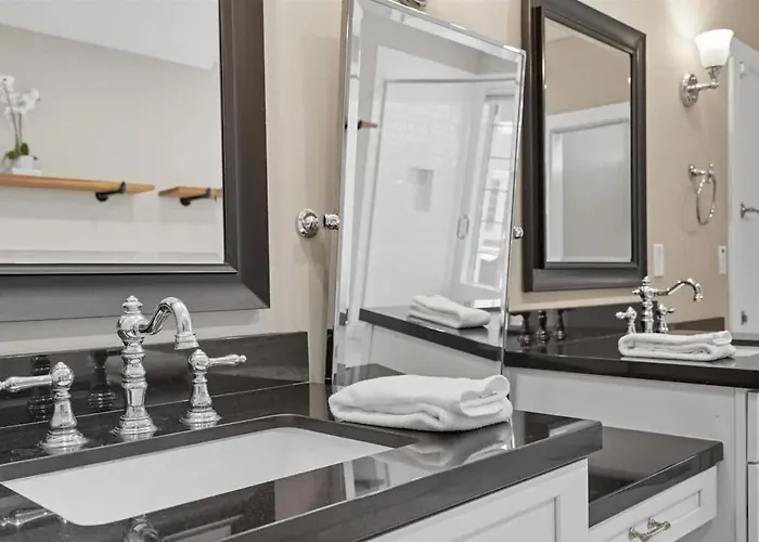 Holiday home Equinox - Pool & Hot Tub - Mins To Starfire Golf *