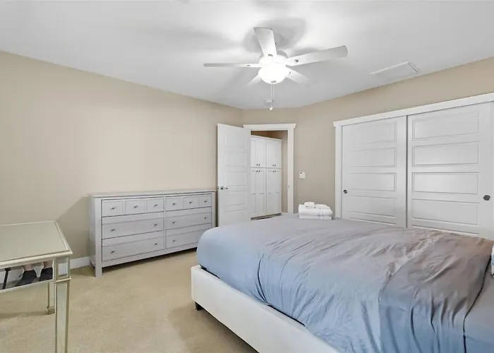 Holiday home Equinox - Pool & Hot Tub - Mins To Starfire Golf