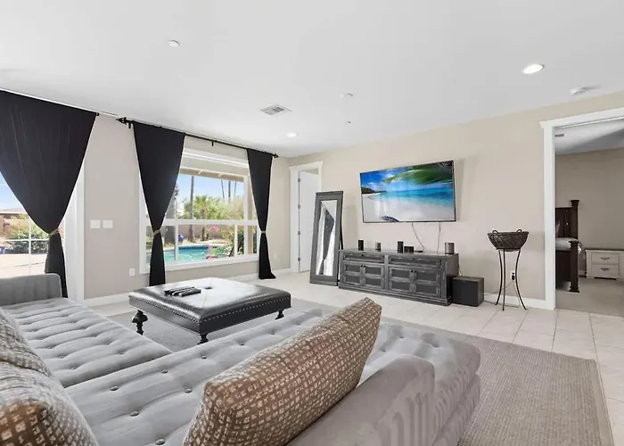 Equinox - Pool & Hot Tub - Mins To Starfire Golf Holiday home