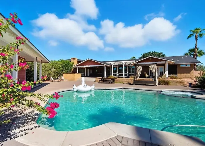 Holiday home Equinox - Pool & Hot Tub - Mins To Starfire Golf